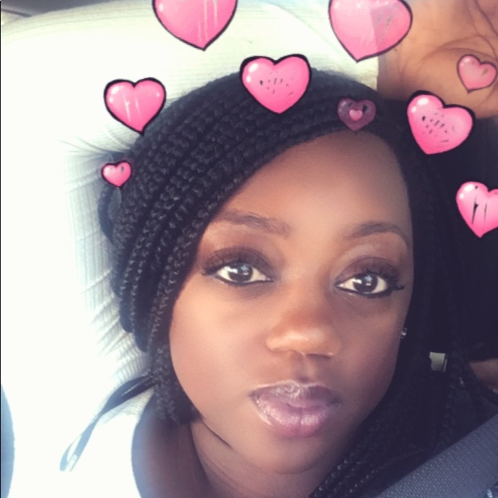 Meet your Posher, Yanisha
